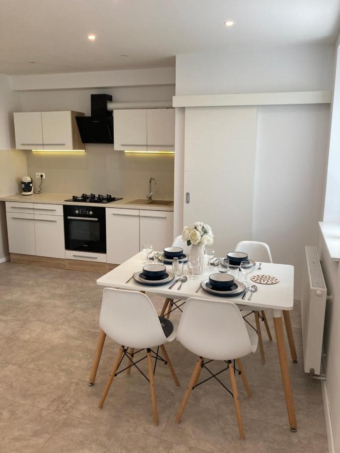 Apartman Duna ปิเอชตานี ภายนอก รูปภาพ